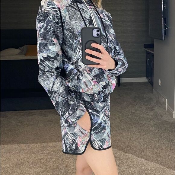 Onzie Runner shorts S/M. Science color. Windbreaker material. Matching jacket - Picture 4 of 10